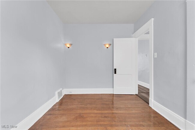 Building Photo - 3209 W 92nd St