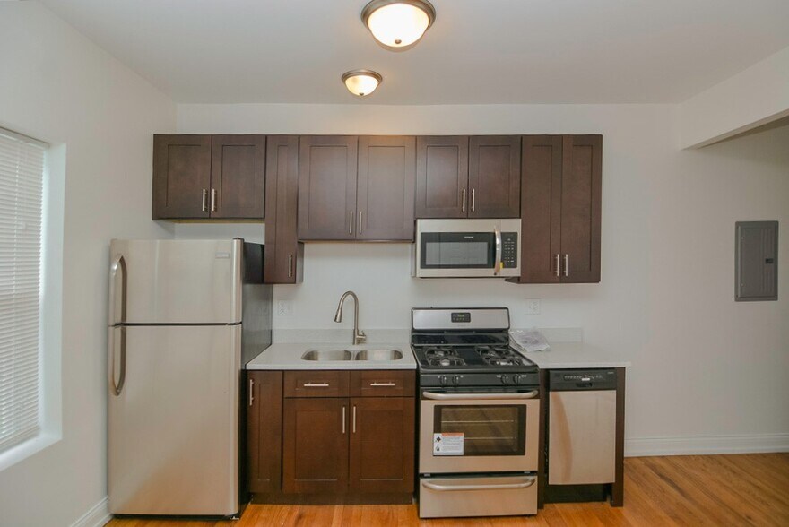 Primary Photo - 4911 W Cuyler Ave