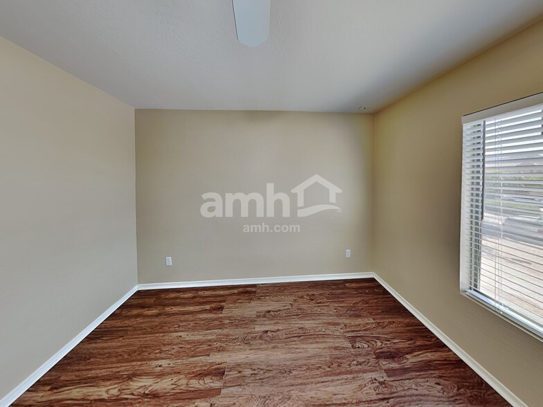 Building Photo - 33055 N Madison Way Dr
