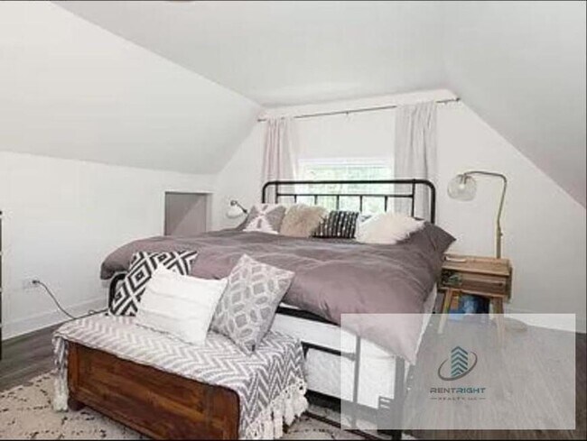 Building Photo - 3 bedroom in Chicago IL 60618