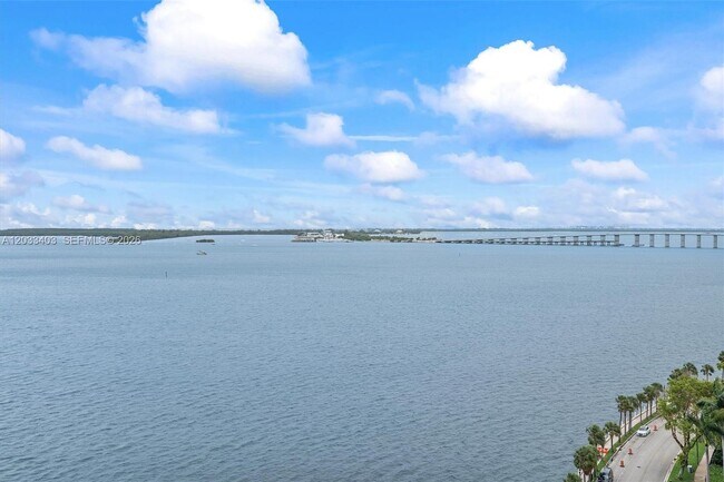 Building Photo - 1331 Brickell Bay Dr
