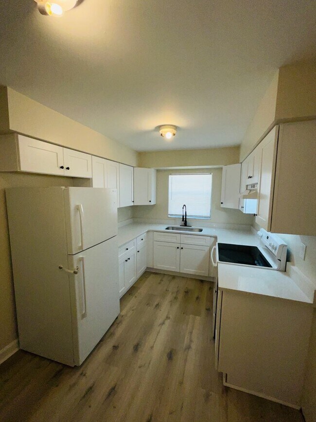 Building Photo - 204 N 28th St