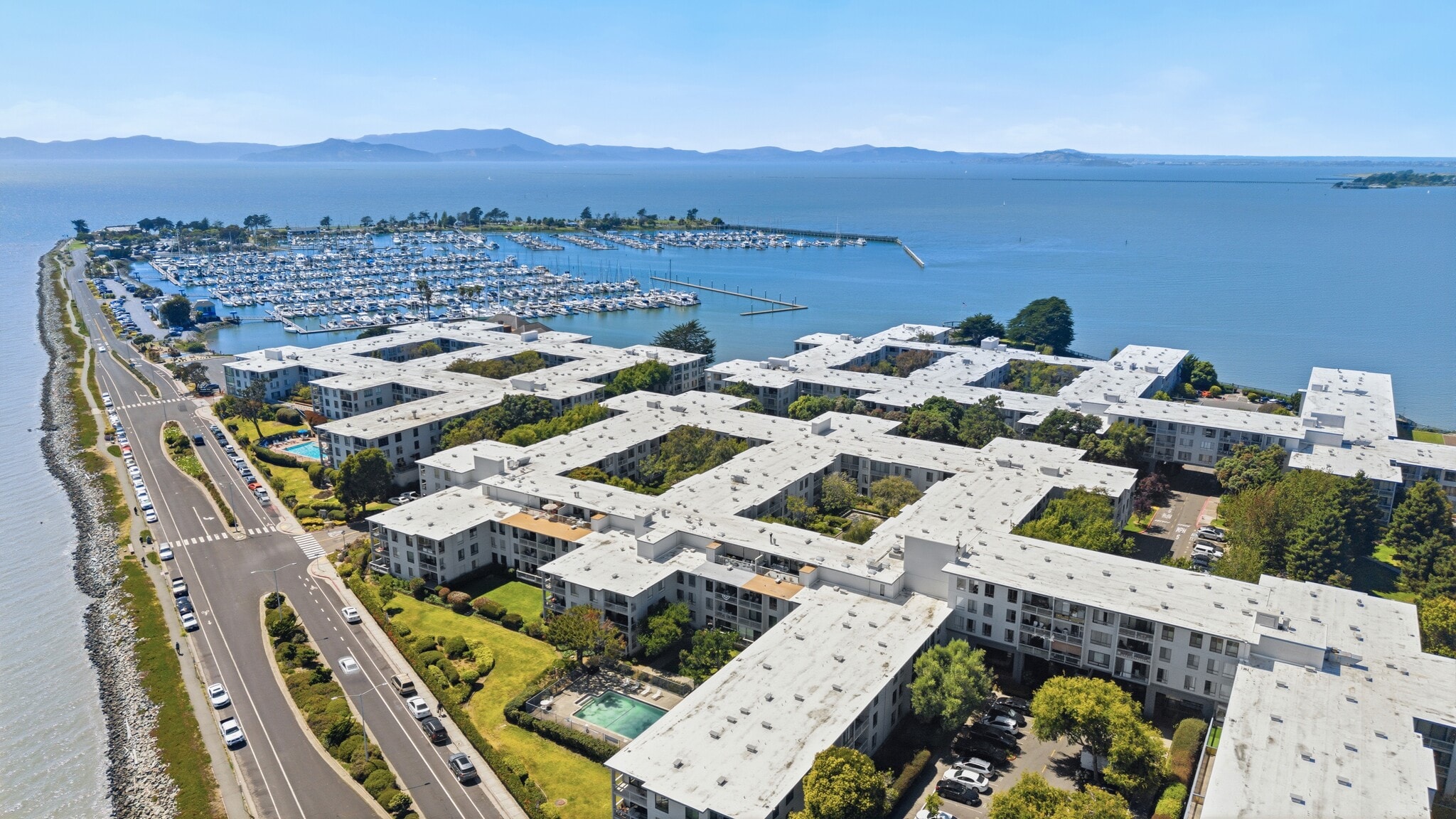 Building Photo - 4 Admiral Dr