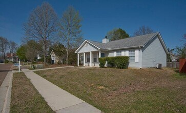 Building Photo - Beautiful 3 Bedroom 2 Bath Home in the Hea...
