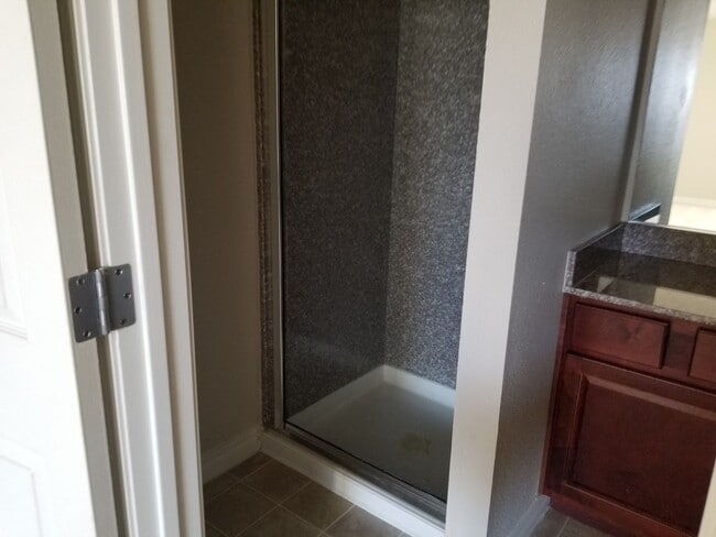 Building Photo - Beautiful 2 bedroom condo for Rent