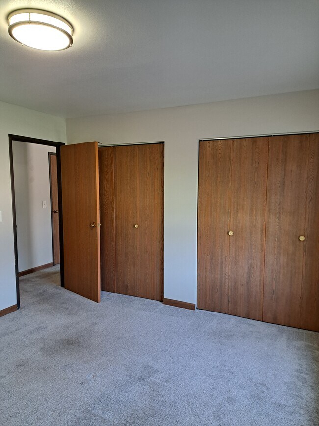 Building Photo - Bridgewood Apartments 907