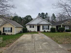 Building Photo - Remodeled Ranch Home Minutes from Uptown Charlotte