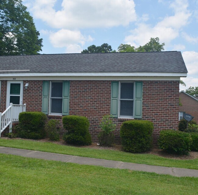Building Photo - 2 Bed/ 1 Bath Duplex in Downtown Lillington
