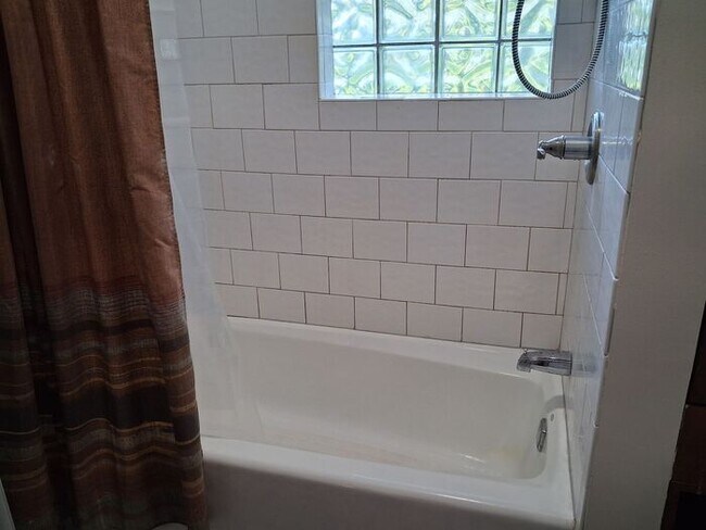 Building Photo - 4 bedroom home in Galien, MI