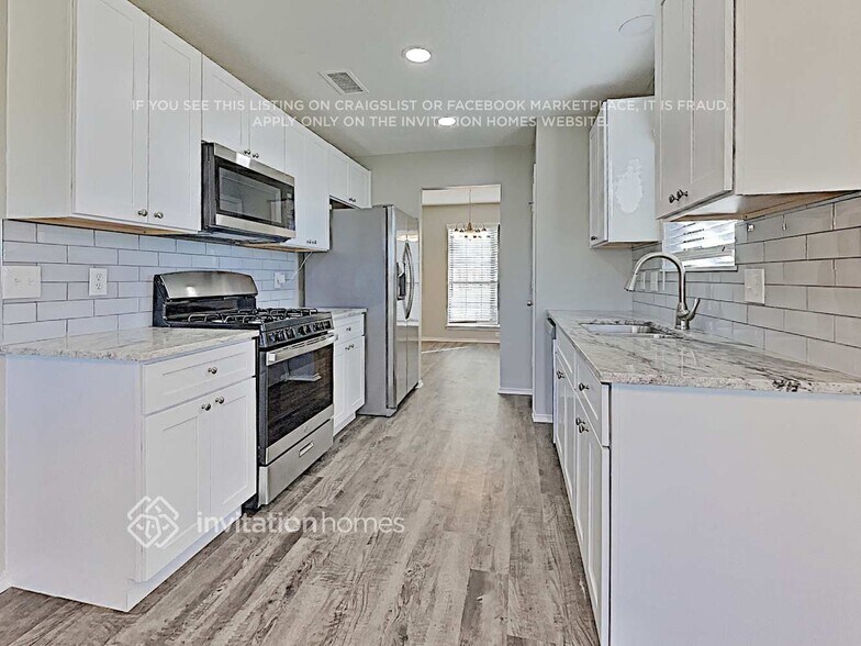 Building Photo - 7001 Seascape Dr