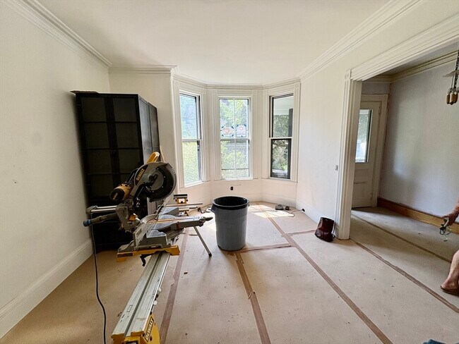 Building Photo - 33 Brewster St