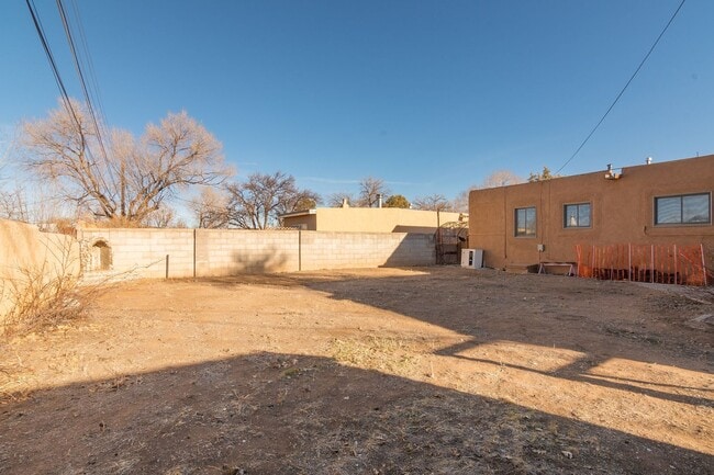 Building Photo - Santa Fe Traditional Home