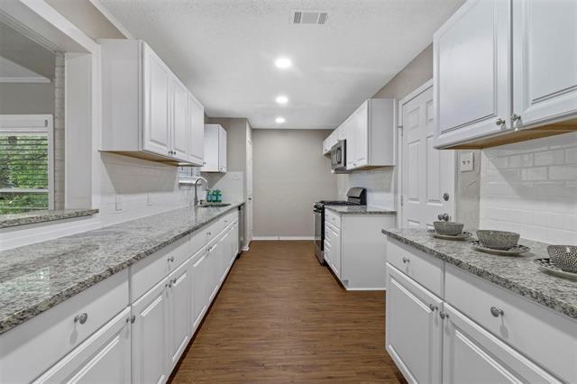 Building Photo - 5904 Emerson Dr