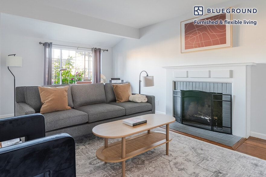 Primary Photo - 252 C St