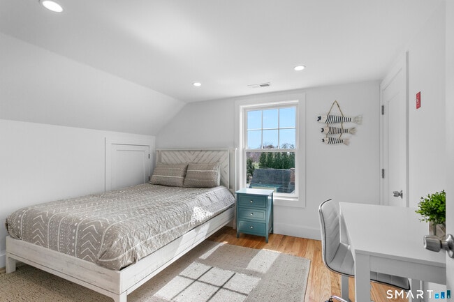 Building Photo - 12 Sandy Way