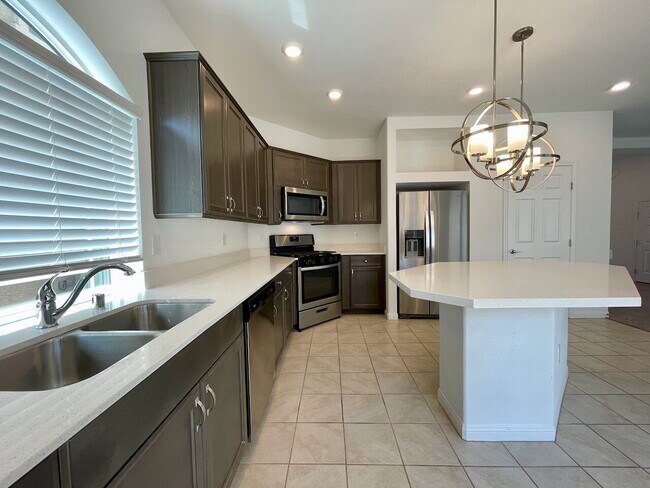 Building Photo - BEAUTIFUL 5 BED 3.5 BATH 3 FLOORS 2 CAR GARAGE SINGLE FAMILY HOME W/ LARGE LOFT & BACKYARD FOR RENT!