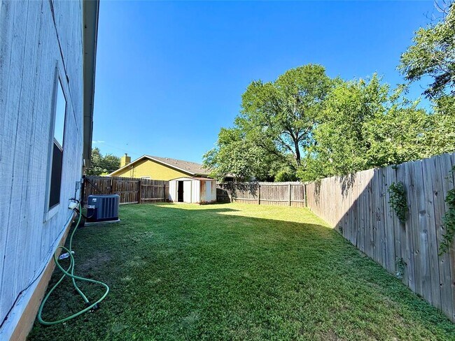 Building Photo - 104 Verna Spur
