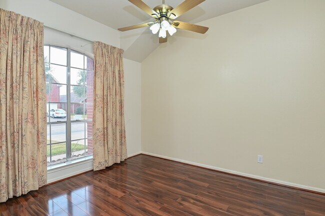 Building Photo - 12227 Meadowglen Dr