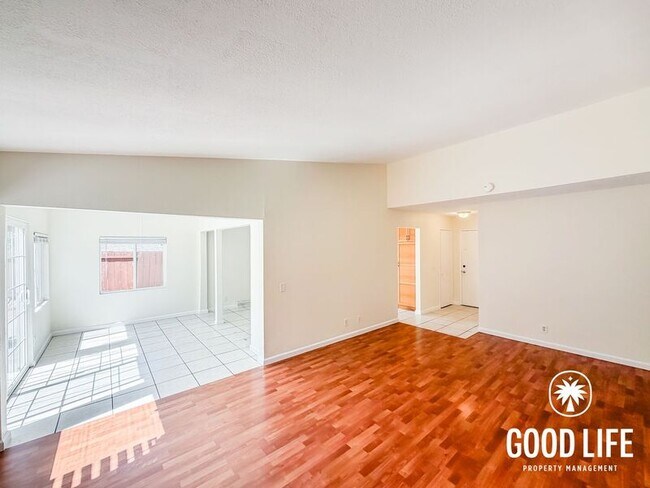 Building Photo - 6645 Amberly St