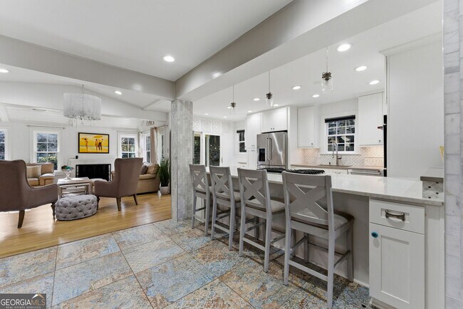 Building Photo - 302 Hascall Rd NW