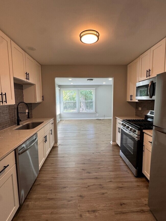 Building Photo - 17206 Elm Dr