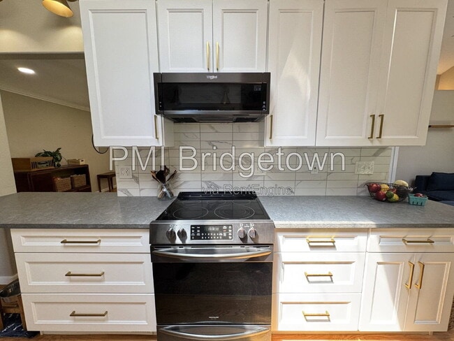 Building Photo - 9500 SW Ardenwood St