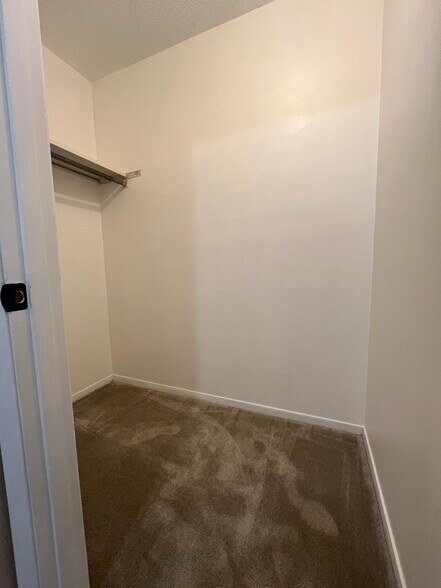 Building Photo - 2112 Melanie Ln
