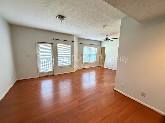 Building Photo - 1250 Parkwood Cir SE