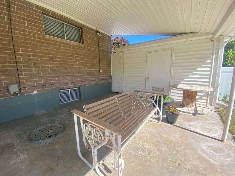 patio - 140 N 700 E