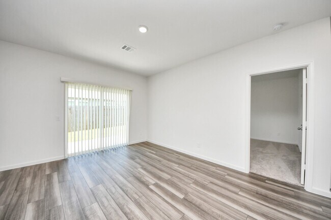 Building Photo - 10307 Malta Trce Dr
