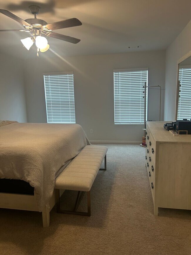 Building Photo - Beautiful 5 bedroom 2.5 bathroom new construction home