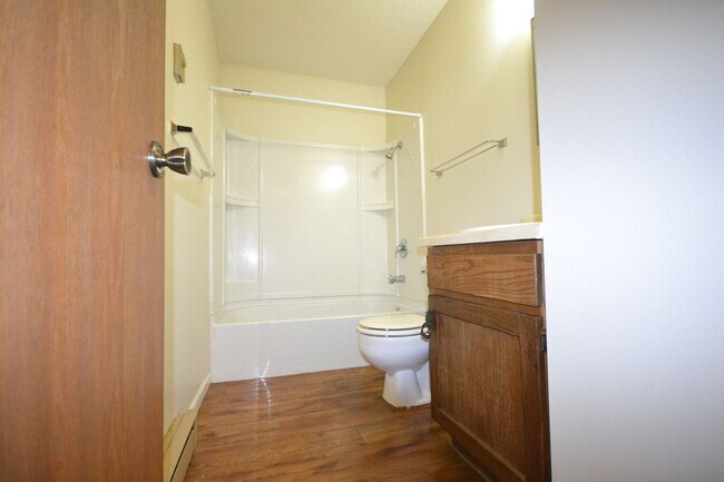 Building Photo - Warsaw Apartments