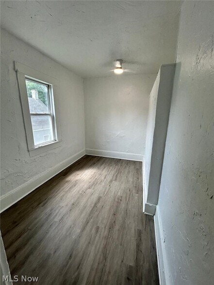 Building Photo - 3654 E 53rd St
