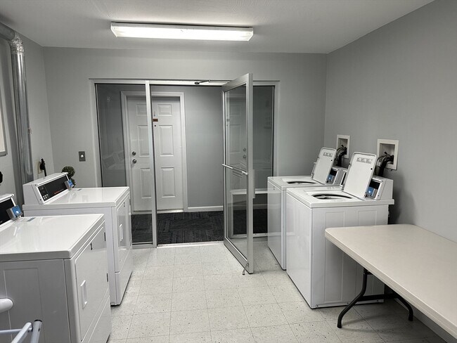 Building Photo - 20 Heaths Ct