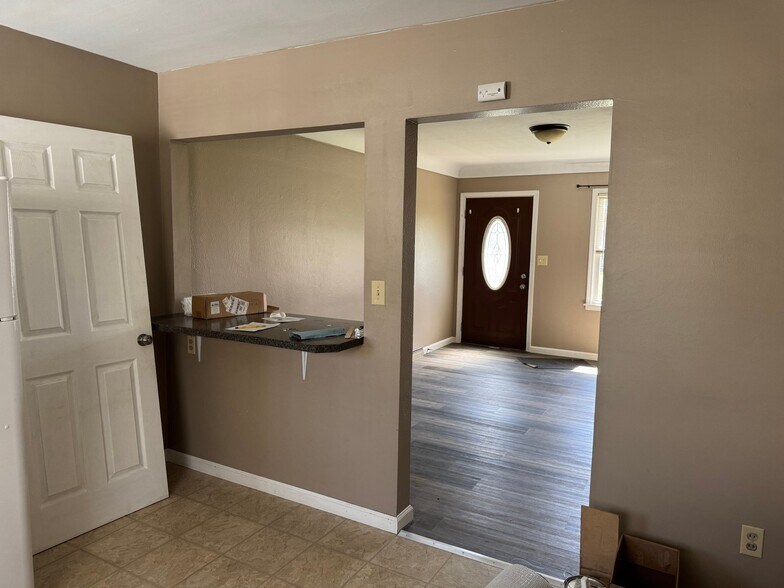 Building Photo - 115 Adams St