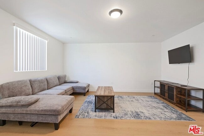 Building Photo - 1444 E 20th St