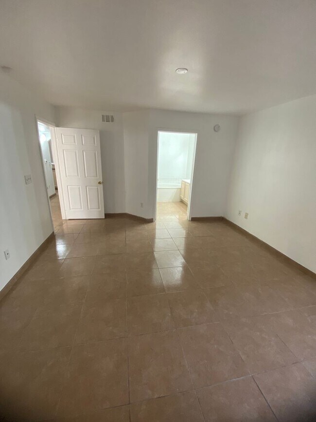 Building Photo - AMERICANA Property Mgmt - Downstairs 2 beds Condo near NLV airport