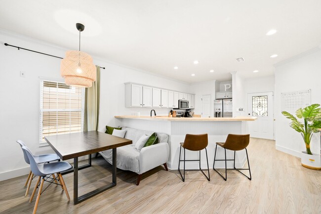 Building Photo - Optimal Location in Northwest Gainesville: South Point Neighborhood Living