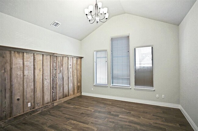 Building Photo - 588 Vale Ct