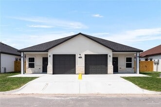 Building Photo - 15 Valley N Cir