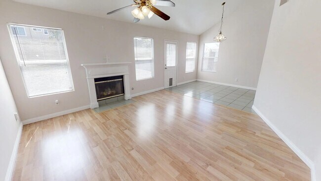 Building Photo - Single-story 3/2 Home Located in Highland,...