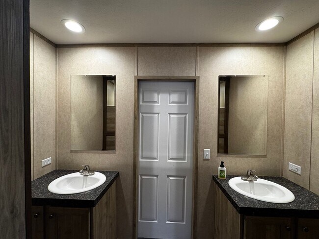 Building Photo - Spacious Four Bedroom Home - Pet Friendly and Horses Allowed!