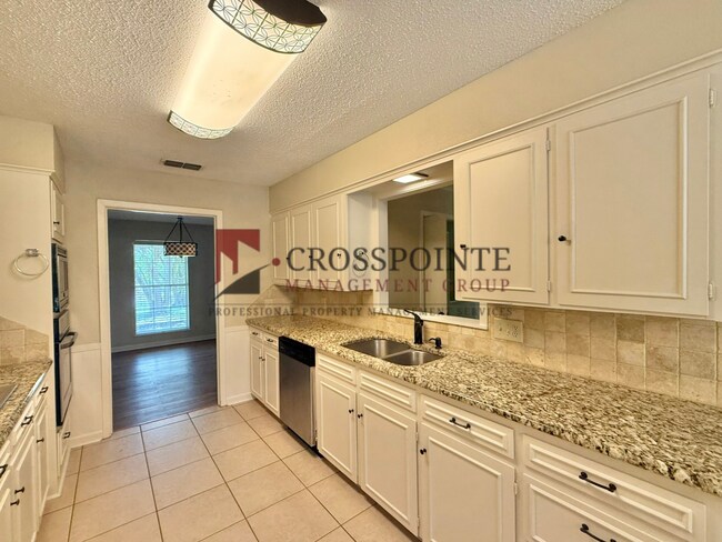 Building Photo - Wonderful updated home near UT Tyler, Available!