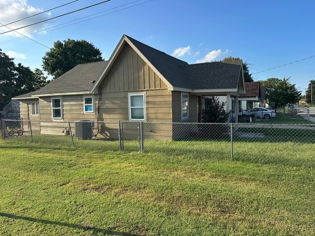 Building Photo - 1214 N Kennedy St