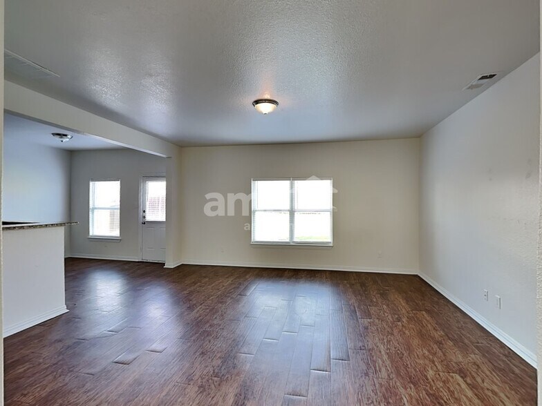 Building Photo - 1220 Arizona Dr