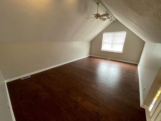 Building Photo - Welcome Home Rent Ready!