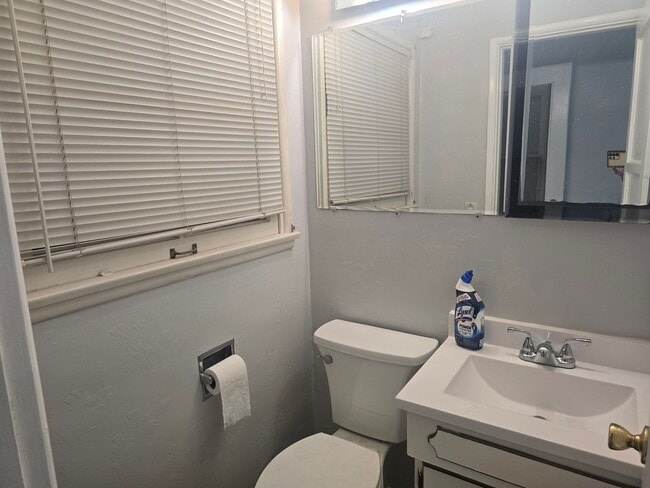 Building Photo - Singe House in garden Grove for Lease