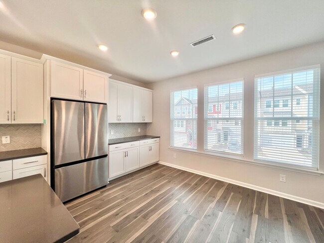 Building Photo - Newly Remodeled 4BD, 2.5BA Durham End Unit...