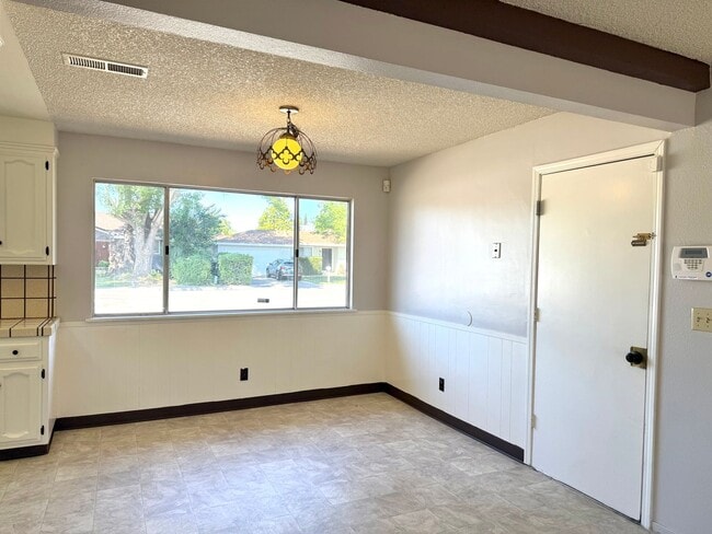 Building Photo - Beautiful Corner Lot in Pocket Area! Please review entire ad.