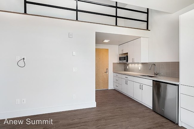 Building Photo - 1722 Summit Ave